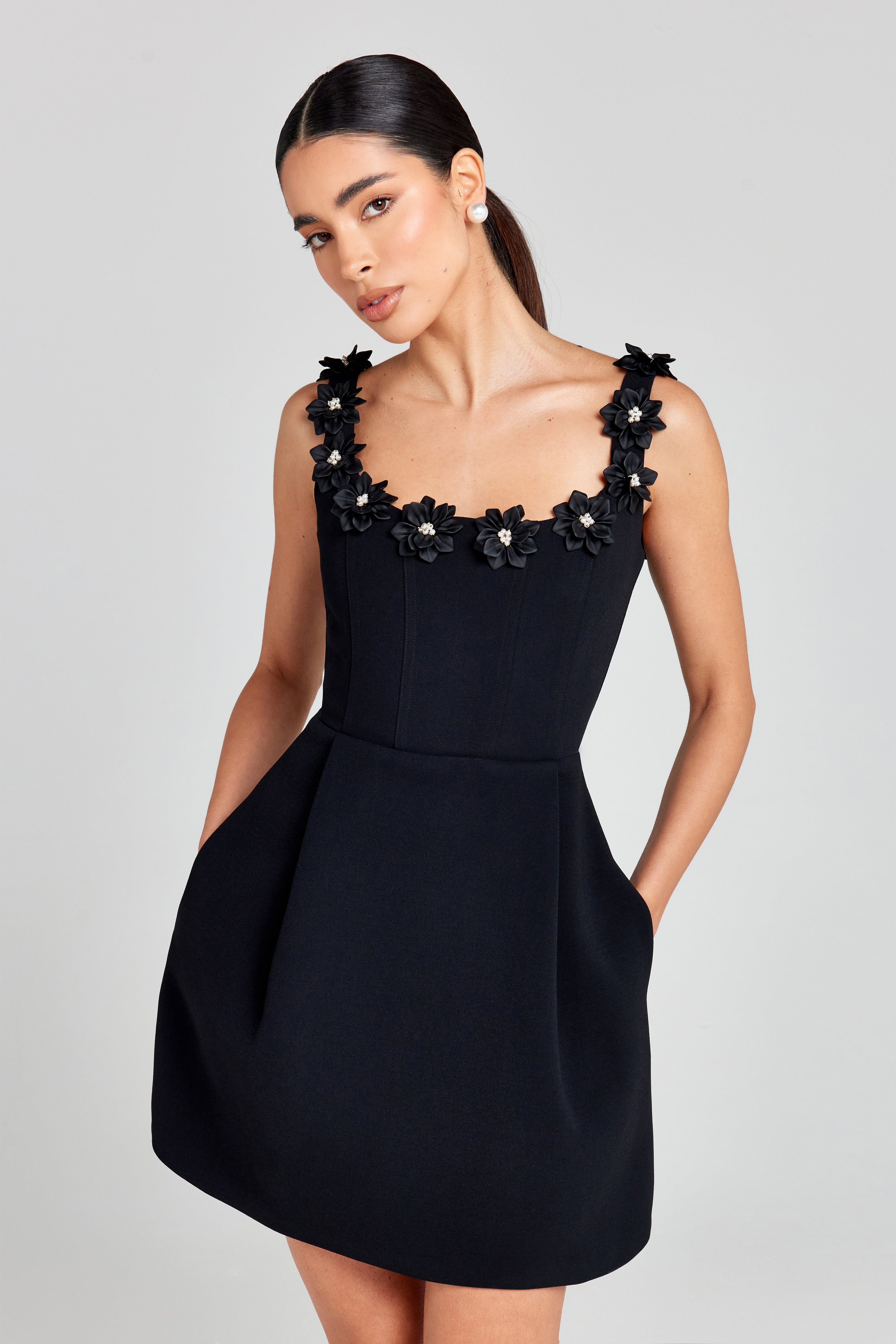 Elegant Black Cindy Dress for Evening Wear